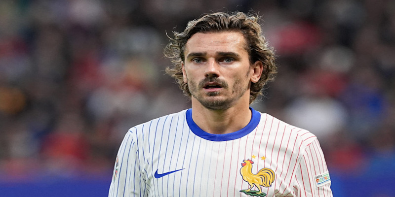 Griezmann giã từ tuyển Pháp